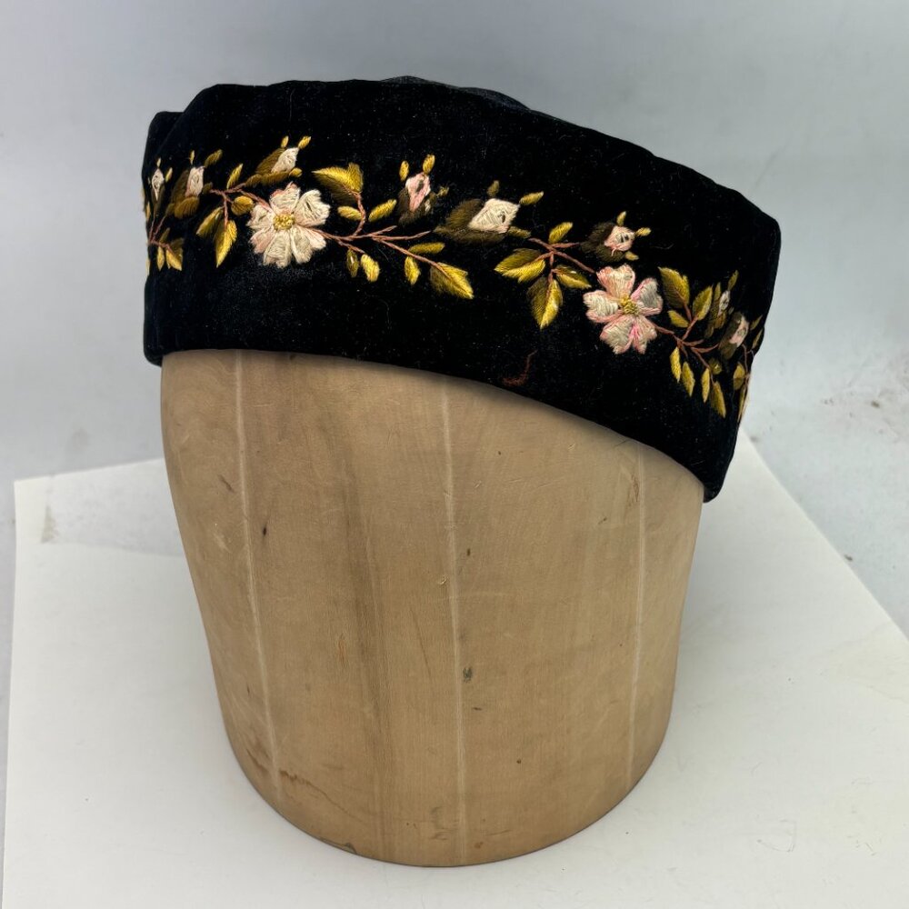 Antique Victorian Men's Hand Made Embroidered Smoking Cap - Picture 12 of 16